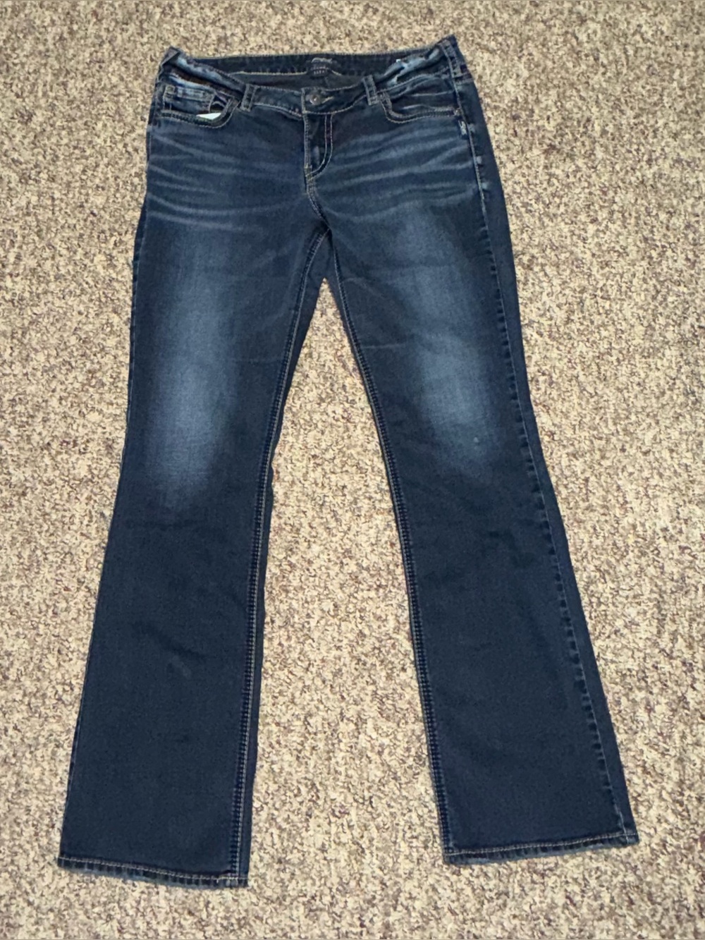 Women's size 33 jeans size 14 Silver Jeans Dark Indigo Flare Jeans